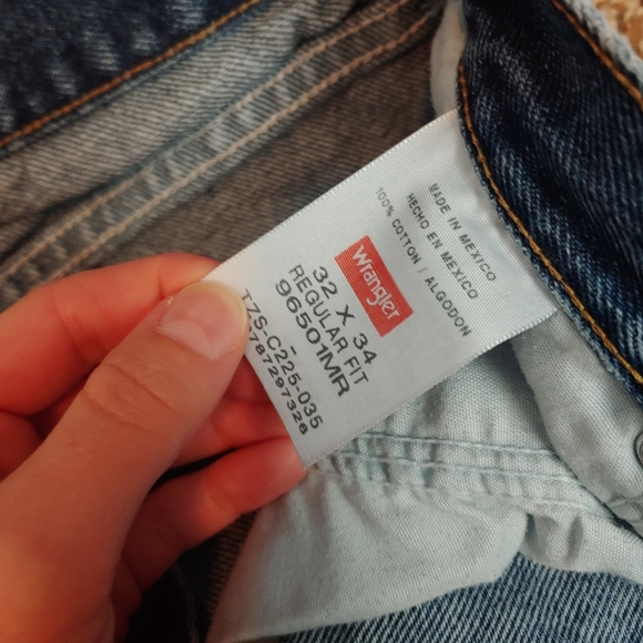 Men's Wrangler regular fit jeans - Picture 2 of 3